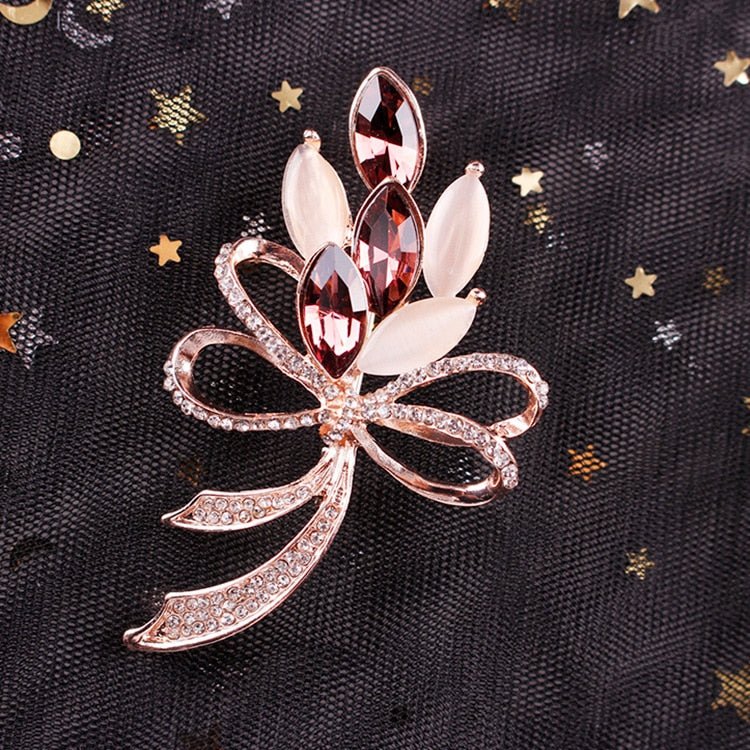 Exquisite Alloy Crystal Women's Animal-Shaped Brooch by Xingyunday