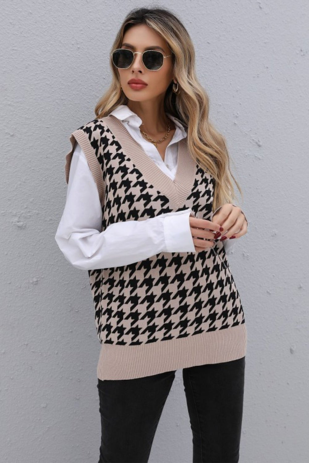 Cozy 100% Polyester Houndstooth V-Neck Knit Vest for Casual Wear