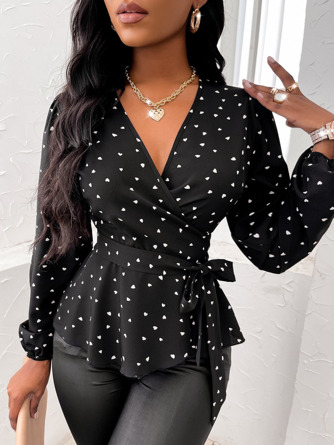 Stylish Heart-Print Surplice Blouse with Balloon Sleeves