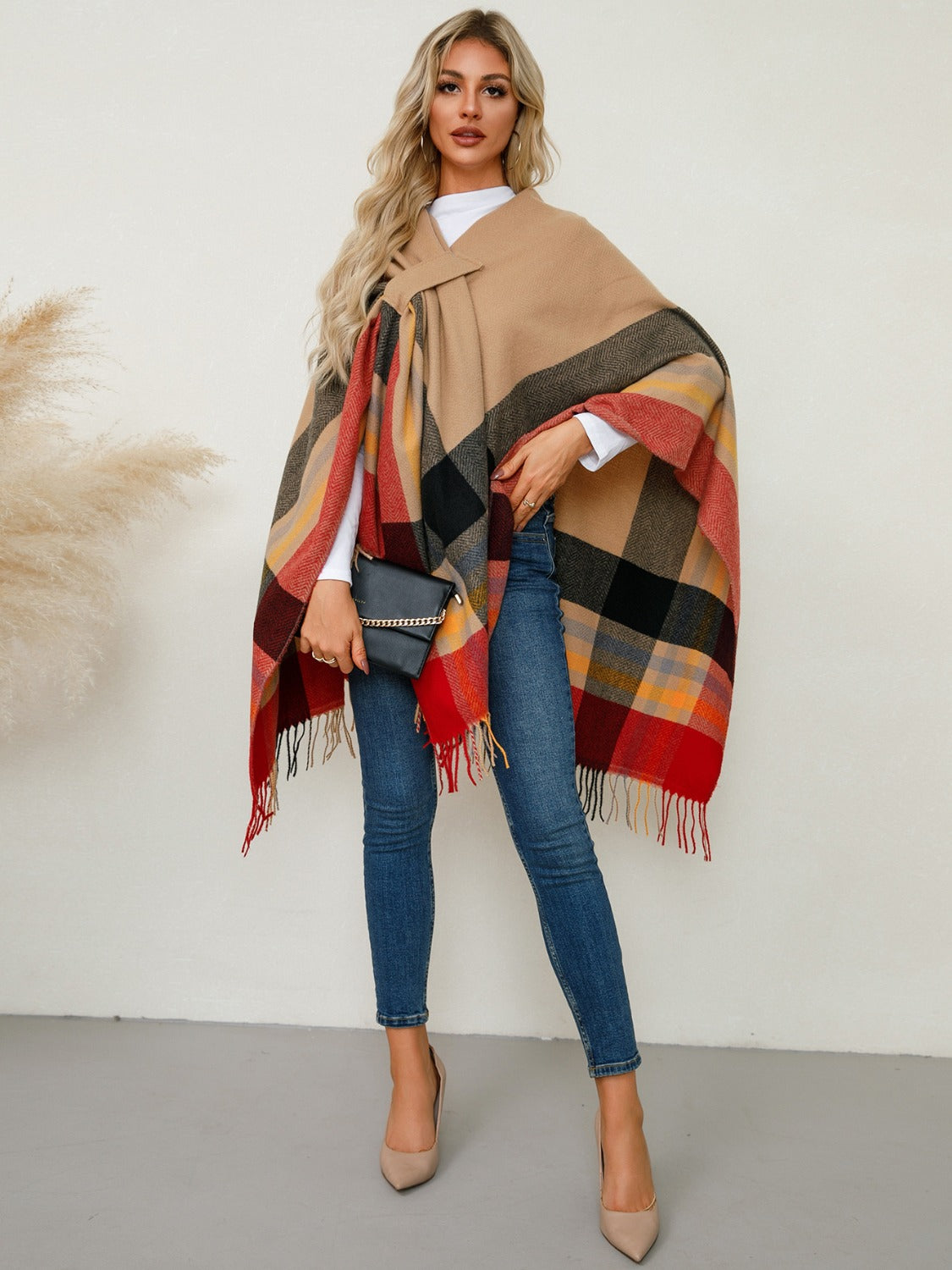 Stylish Fringe-Trimmed Contrast Plaid Poncho for Fashion Lovers