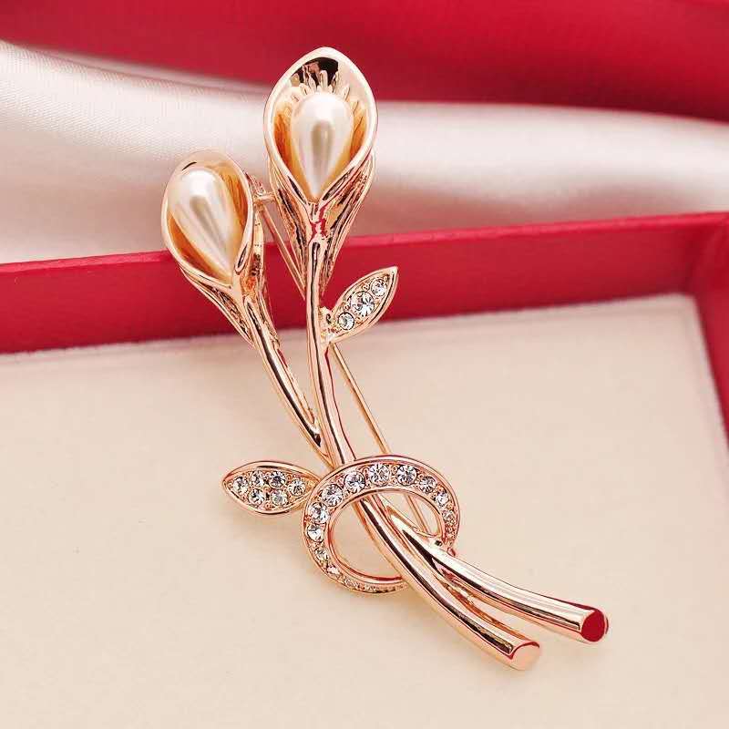 Exquisite Alloy Crystal Women's Animal-Shaped Brooch by Xingyunday