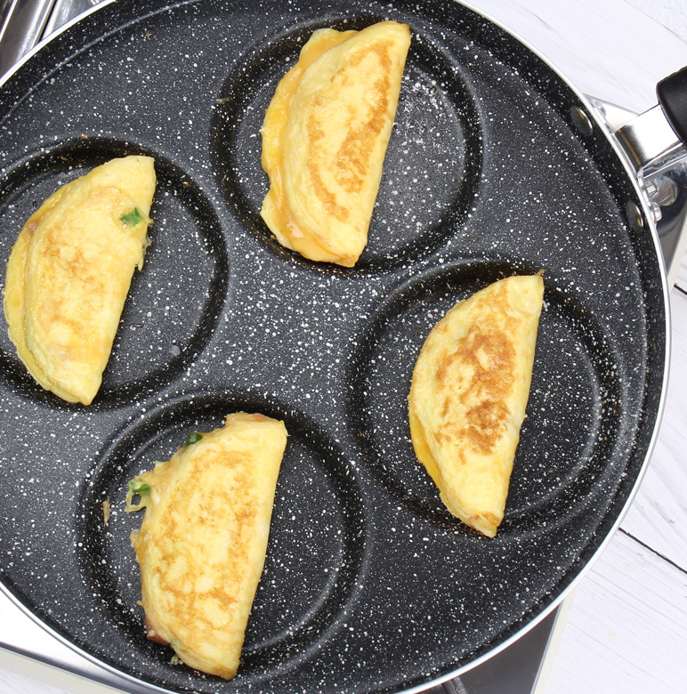 Nonstick 4-Cup Egg and Pancake Frying Pan for Gas Stove and Induction Cooker