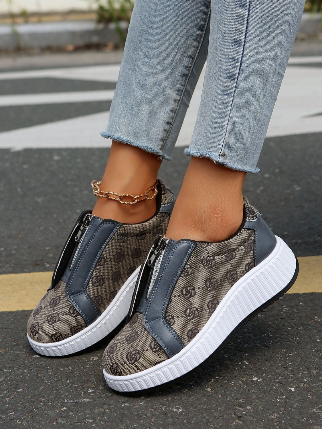 Stylish Floral Design Round Toe Zip-Up Sneakers for Fashionable Wear