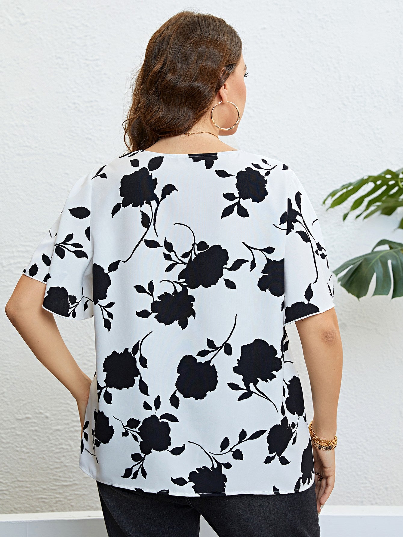 Casual Vacation Floral V-Neck Short Flutter Sleeve Blouse