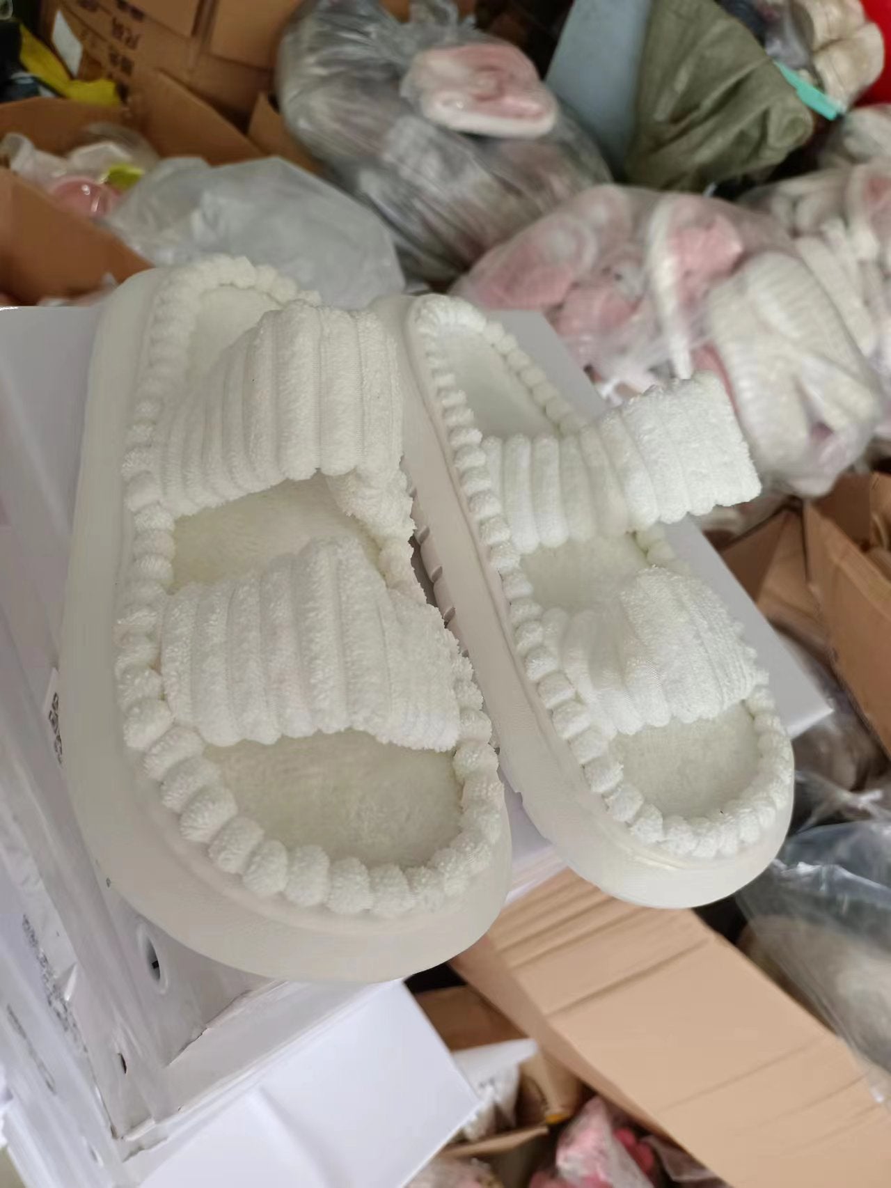Fluffy European and American Style Poop Feeling Home Slippers