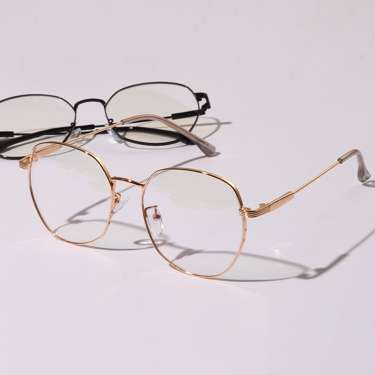Exquisite Fine Gold-Plated Metal Frame Round Glasses for Universal Wearers