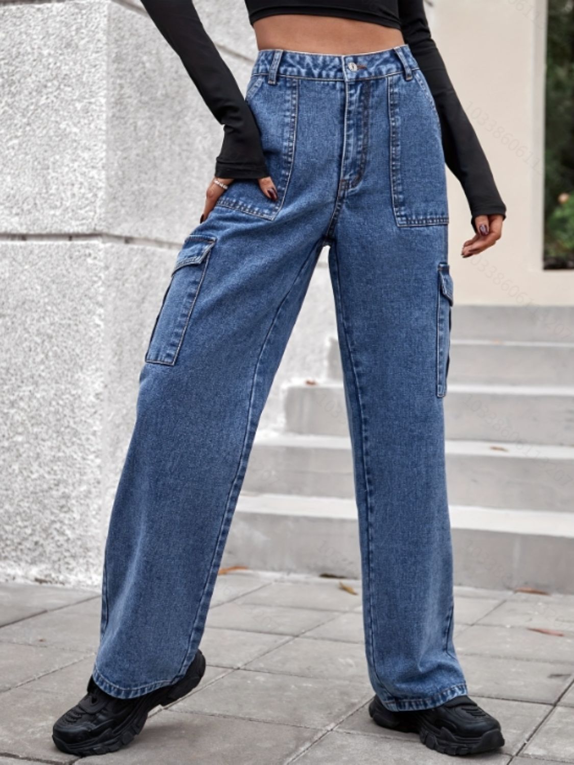 Fashionable Women's High Rise Straight-Leg Jeans with Functional Cargo Pockets