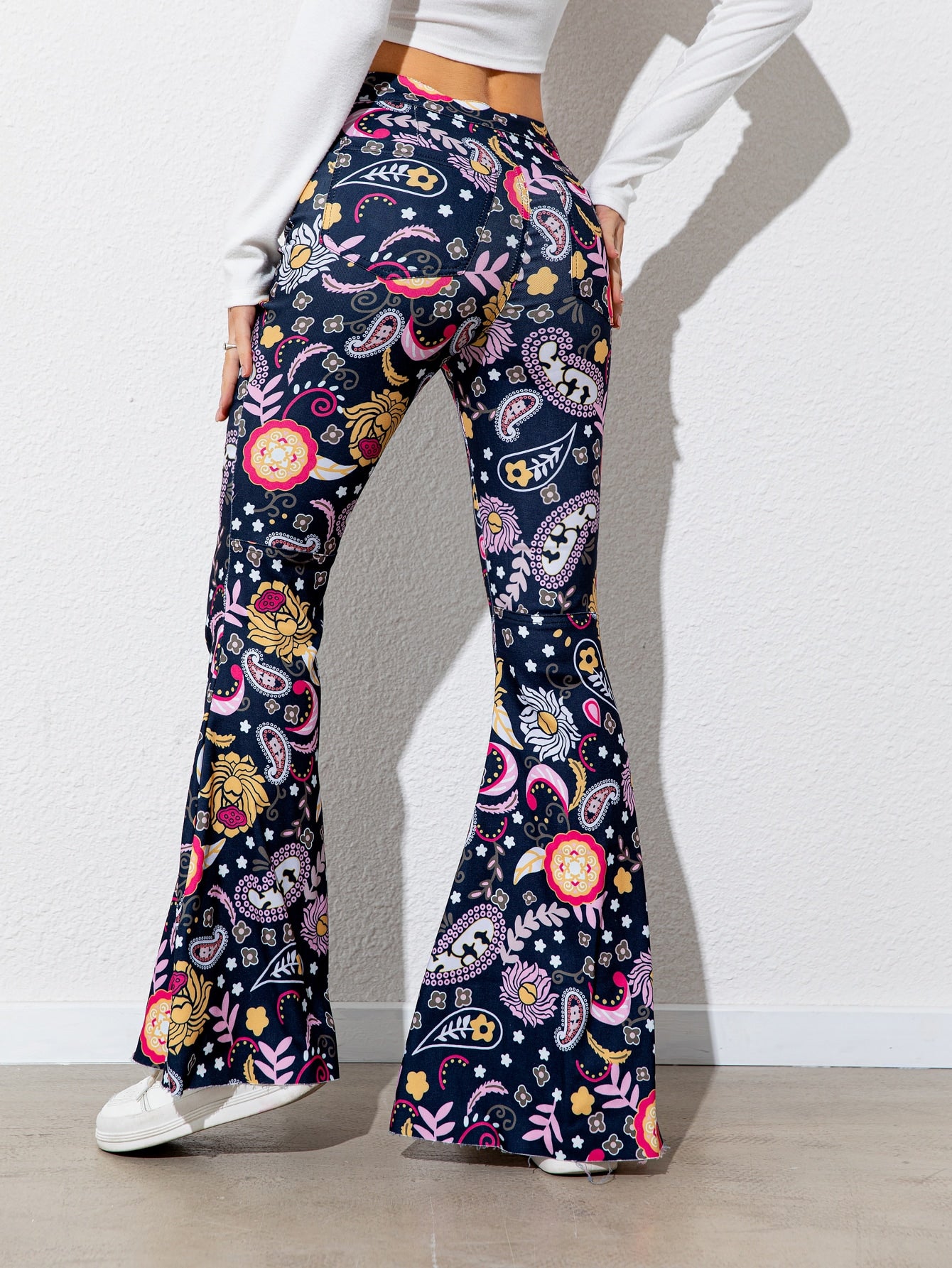 Fashionable Floral Print High-Waisted Flared-Leg Regular-Fit Women's Pants