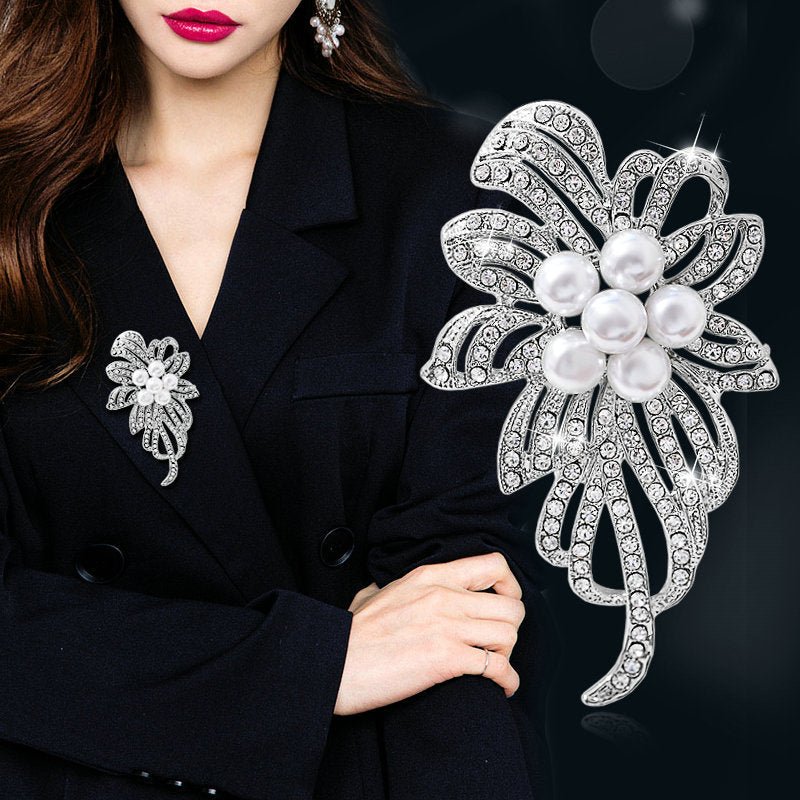 Exquisite Alloy Crystal Women's Animal-Shaped Brooch by Xingyunday