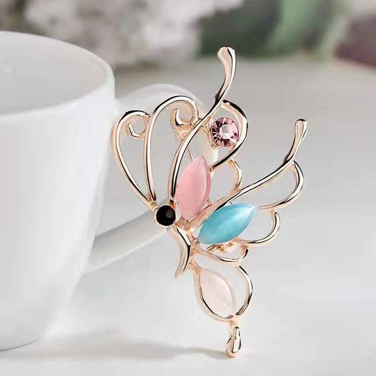 Exquisite Alloy Crystal Women's Animal-Shaped Brooch by Xingyunday