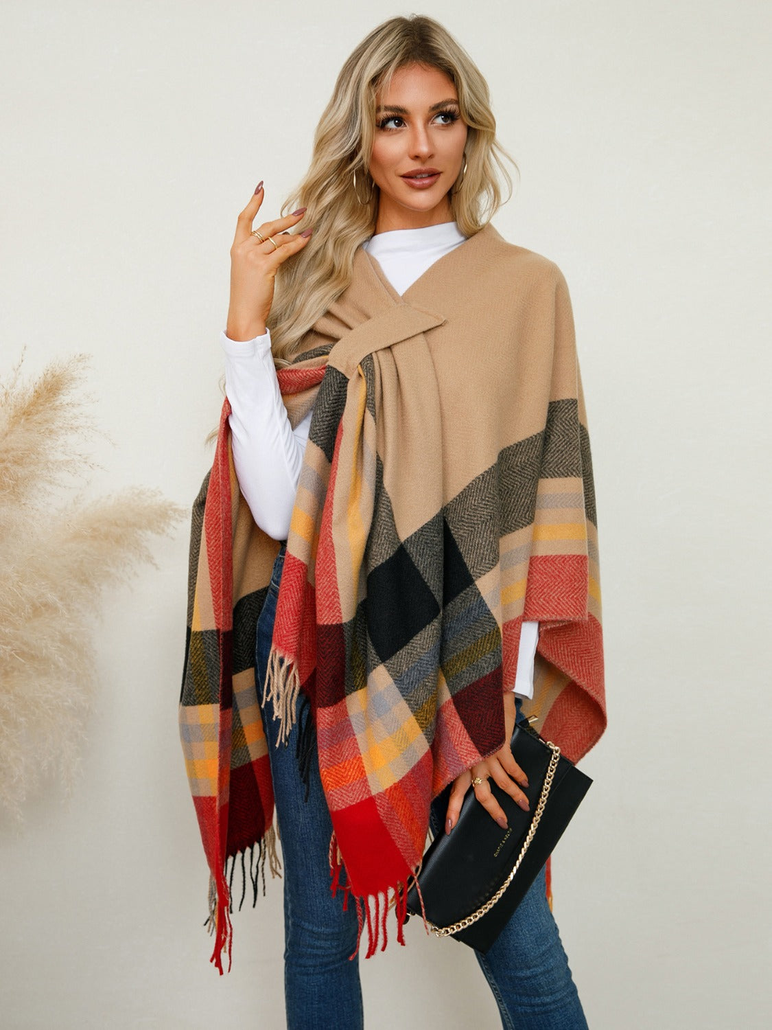 Stylish Fringe-Trimmed Contrast Plaid Poncho for Fashion Lovers