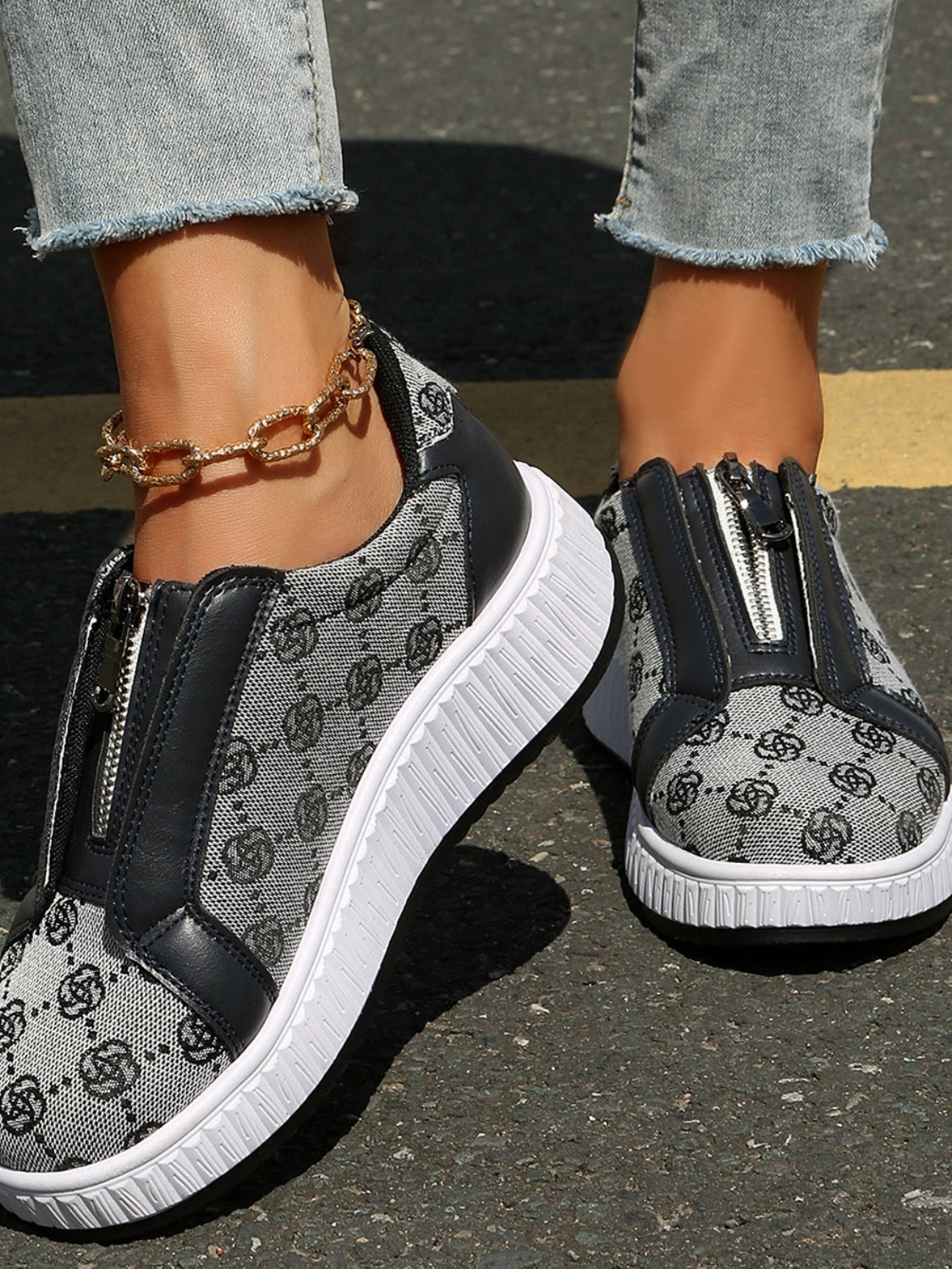 Stylish Floral Design Round Toe Zip-Up Sneakers for Fashionable Wear