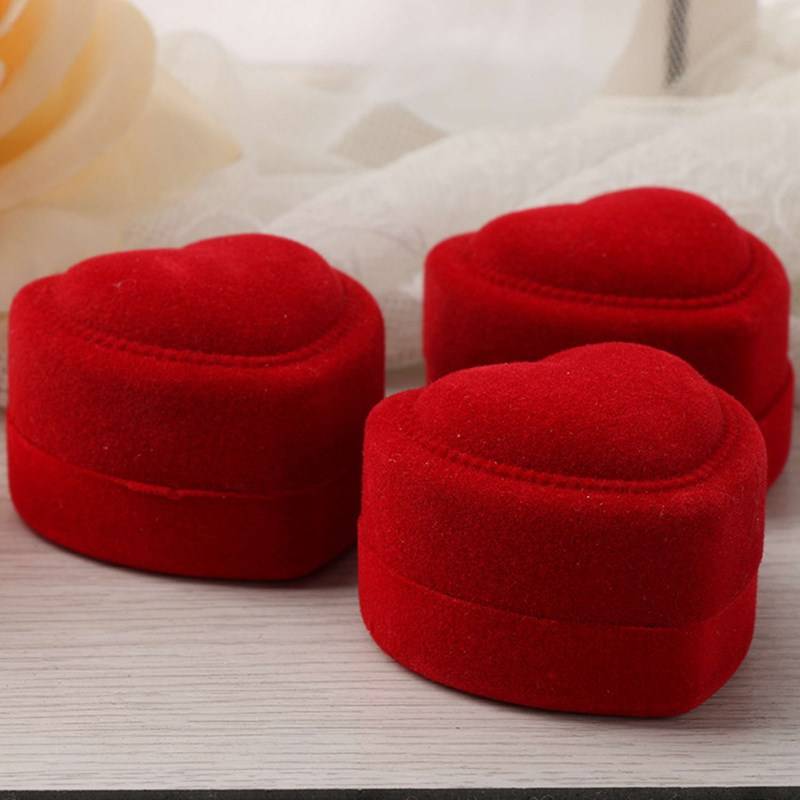 Exquisite Heart - Shaped Ring Box Ideal for Engagement and Gift - Giving
