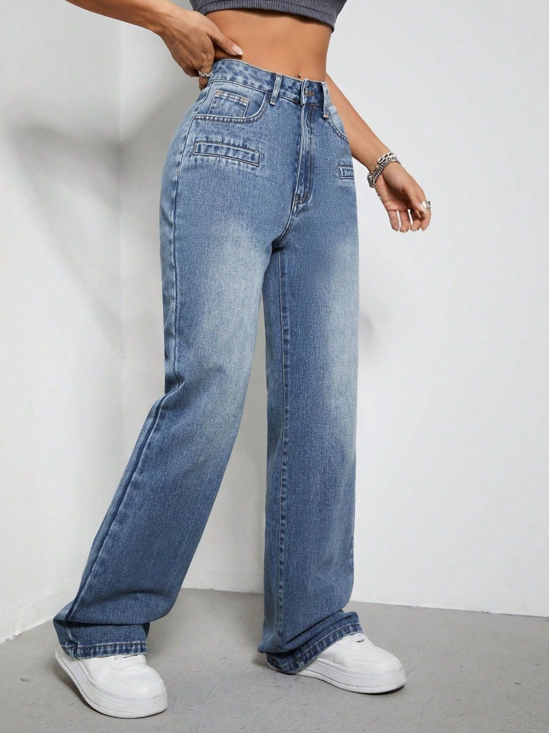 Fashionable High Rise Wide Leg Denim Jeans with Functional Pockets