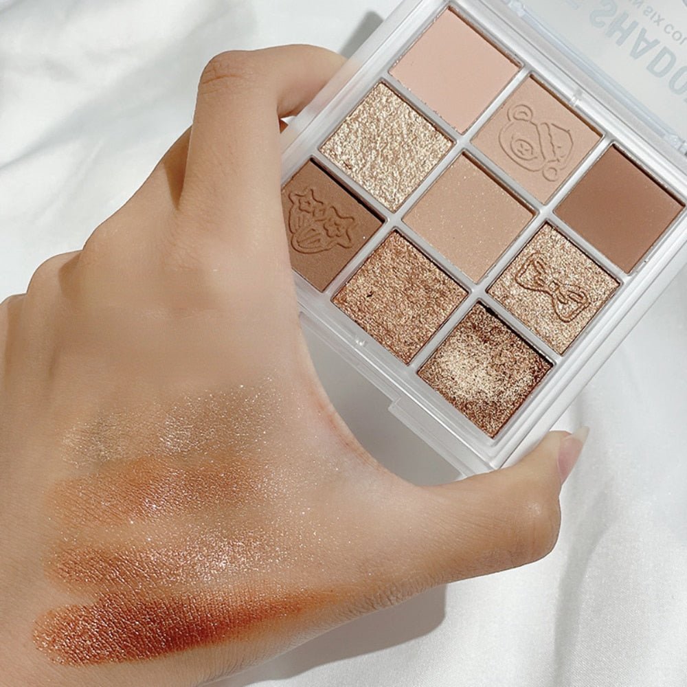 Magic Bear 9-Color Eyeshadow Palette with Pearlescent and Matte Textures, Ideal for Beginners, Delicate and Easy-to-Apply for Lasting and Natural Eye Makeup