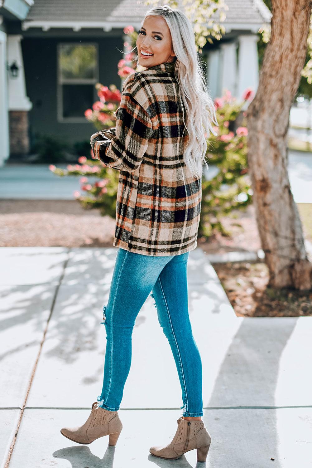 Stylish Plaid Button-Front Casual Shirt Jacket with Functional Breast Pockets