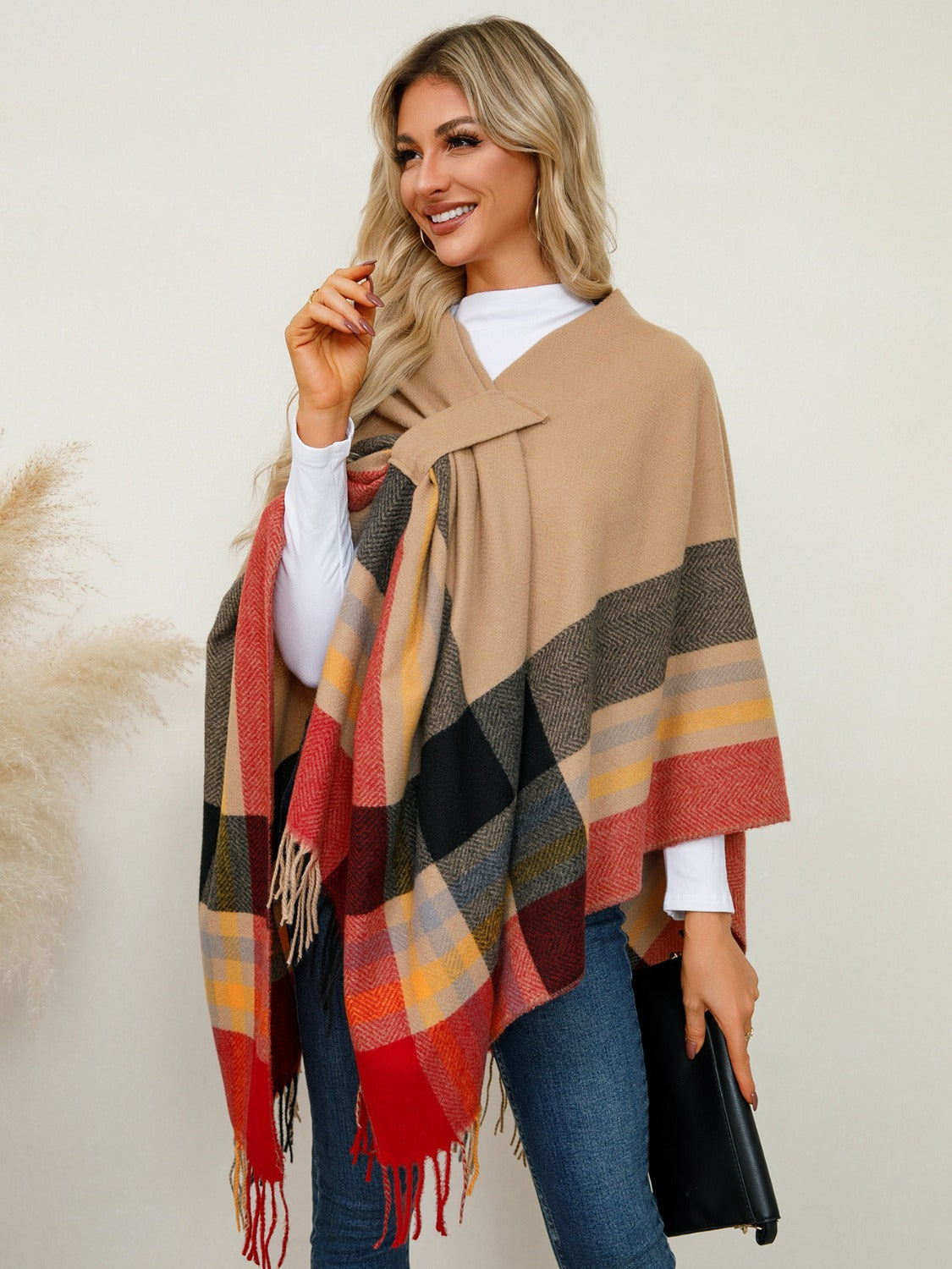 Stylish Fringe-Trimmed Contrast Plaid Poncho for Fashion Lovers