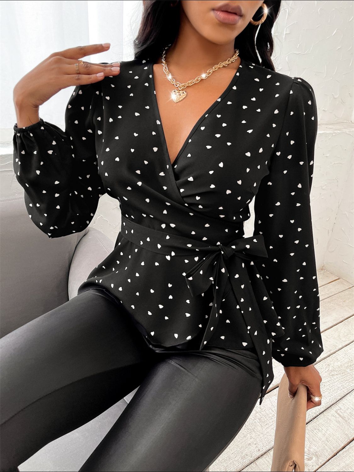 Stylish Heart-Print Surplice Blouse with Balloon Sleeves