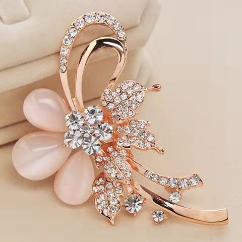 Exquisite Alloy Crystal Women's Animal-Shaped Brooch by Xingyunday