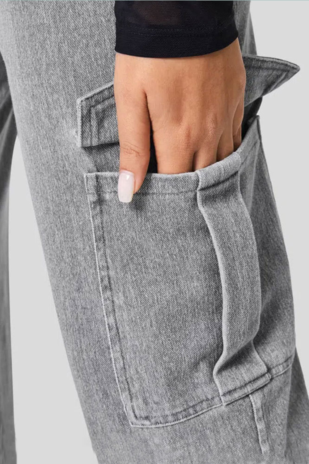 Fashionable High-Waisted Straight-Leg Cargo Style Jeans for Trendy Wear