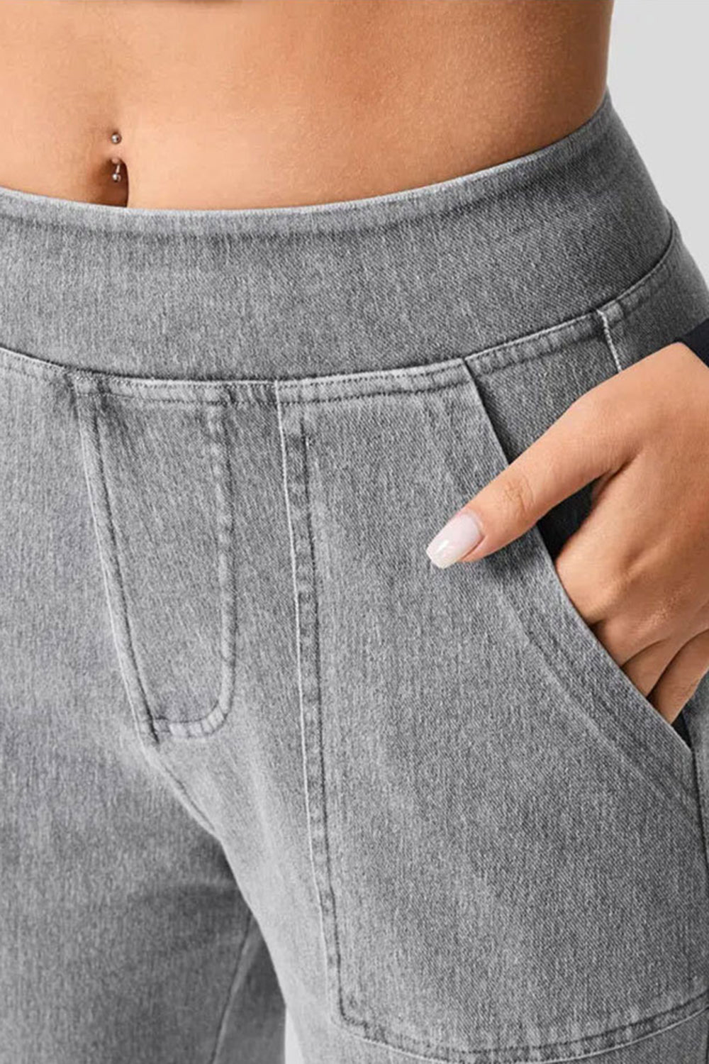 Fashionable High-Waisted Straight-Leg Cargo Style Jeans for Trendy Wear