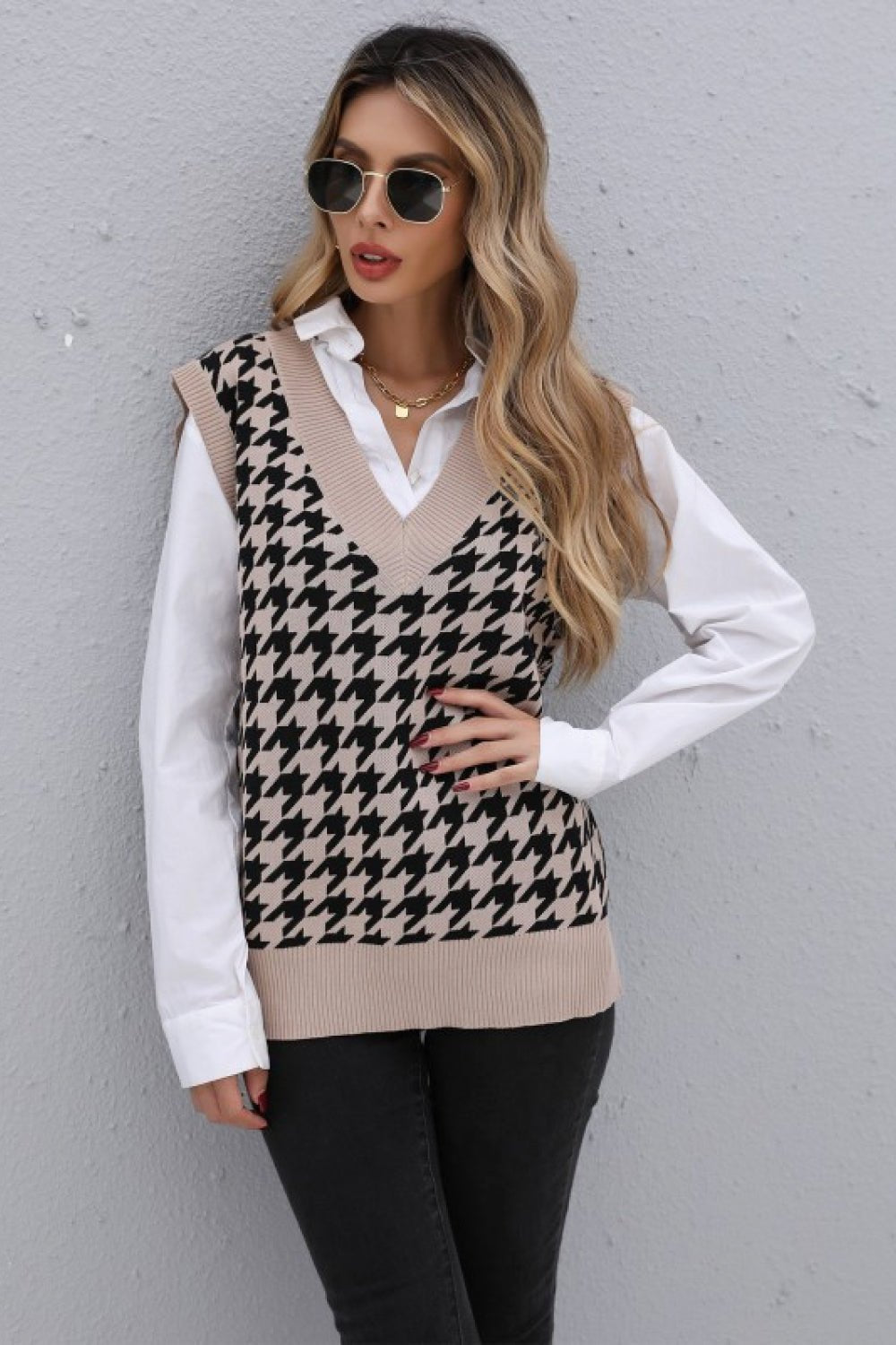 Cozy 100% Polyester Houndstooth V-Neck Knit Vest for Casual Wear