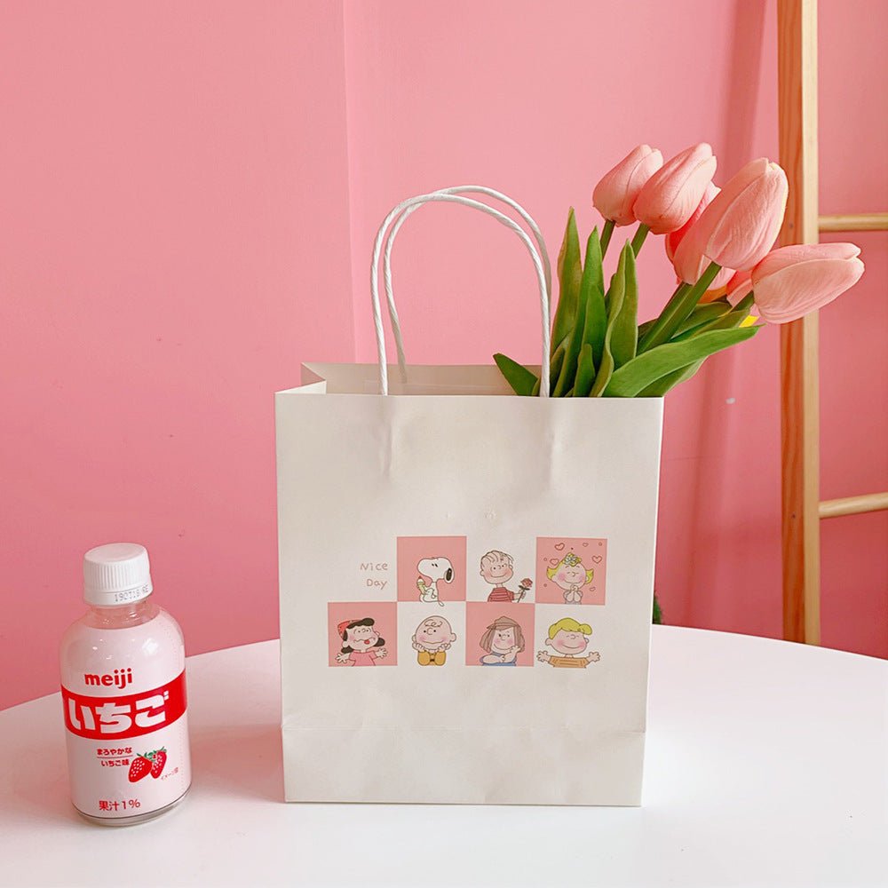 Adorable Peanuts Gang Customizable Paper Gift Bag Made of 200g Kraft Paper