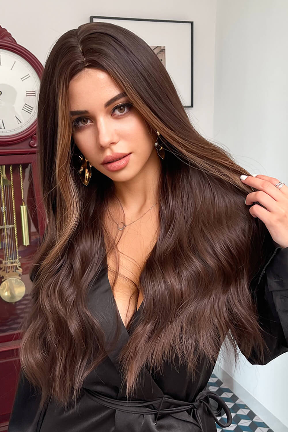 26-Inch Full Machine-Made Long Wave Synthetic Wigs with Heat-Safe Feature