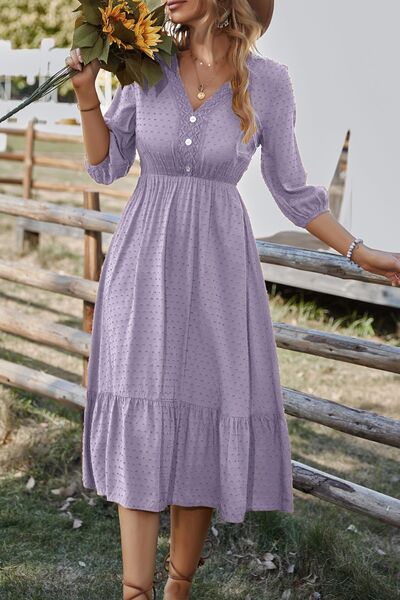 Exquisite Lace Trimmed V-Neck Midi Dress for Elegant Look