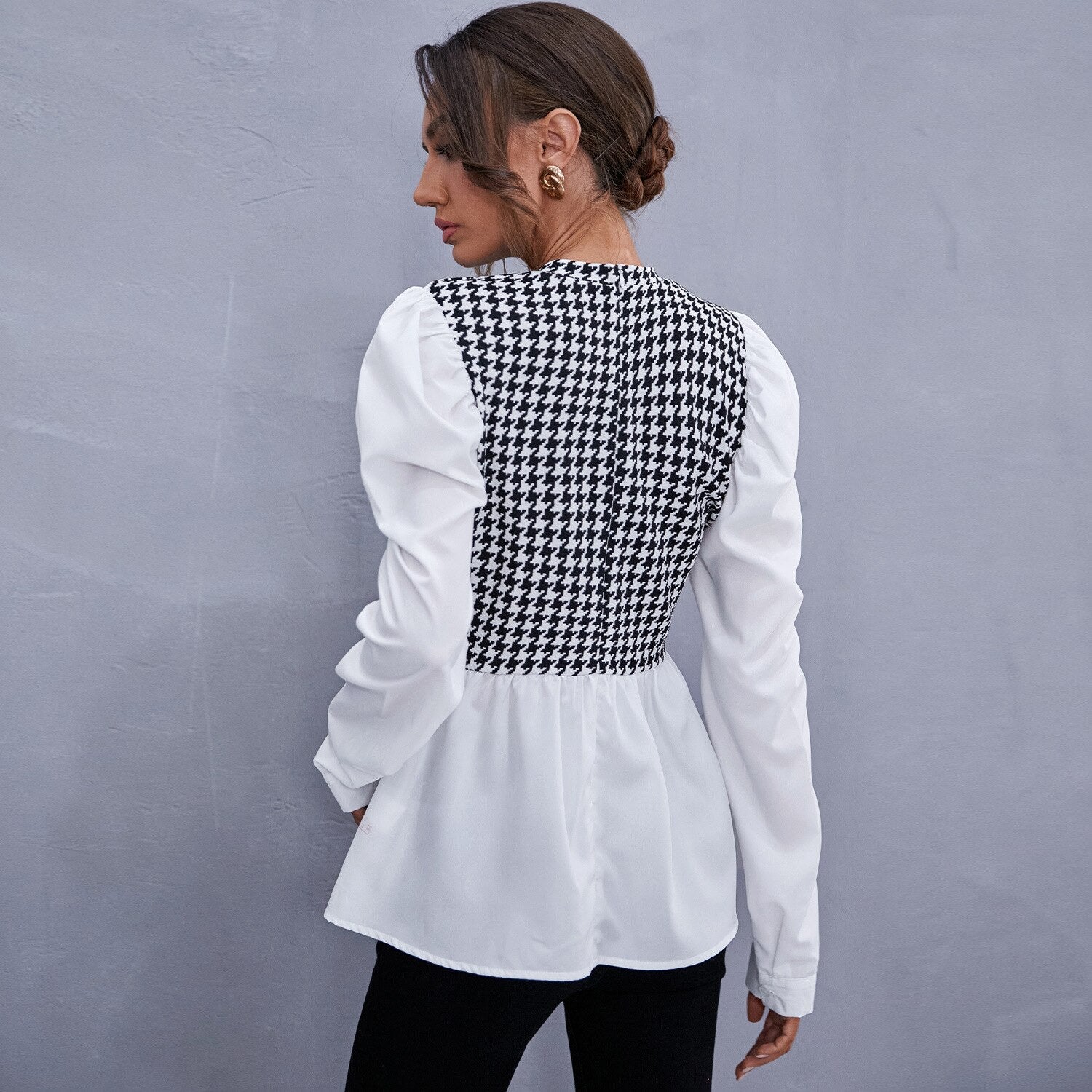 Stylish Vintage Plaid O-Neck Blouse with Ruffled Detailing and Puff Sleeves