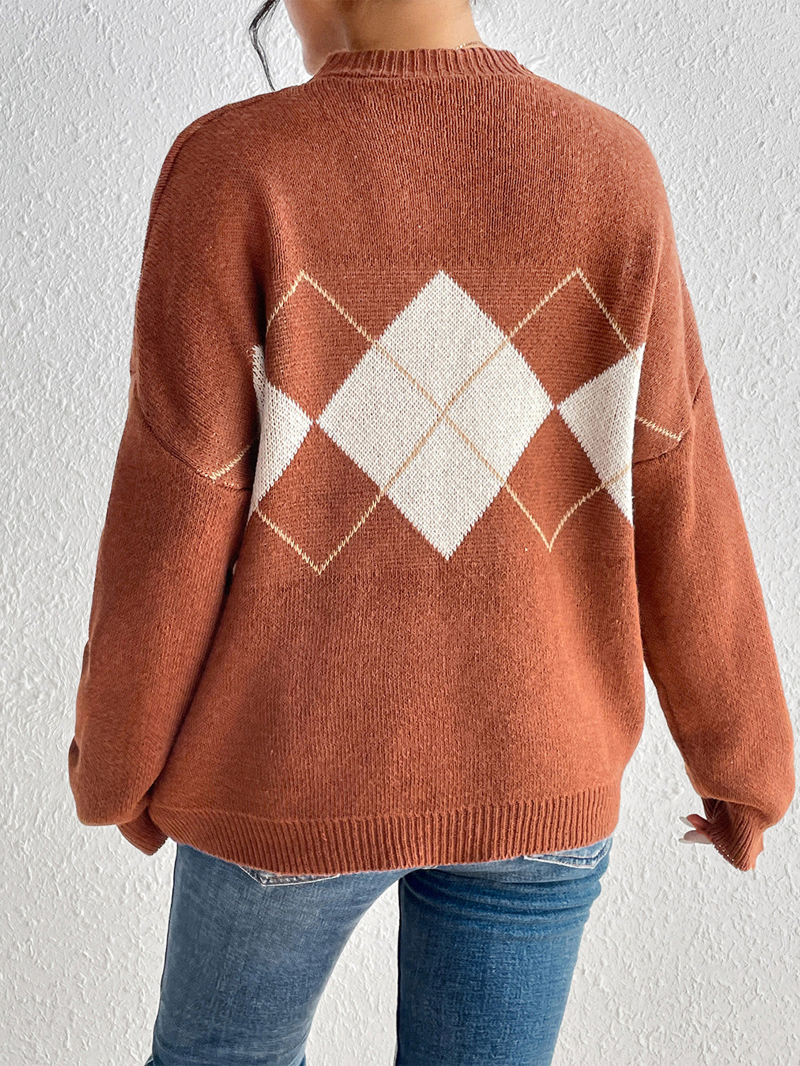 Stylish Geometric Patterned Dropped Shoulder Women's Sweater for Casual Wear