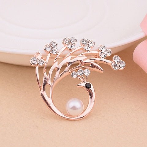 Exquisite Alloy Crystal Women's Animal-Shaped Brooch by Xingyunday