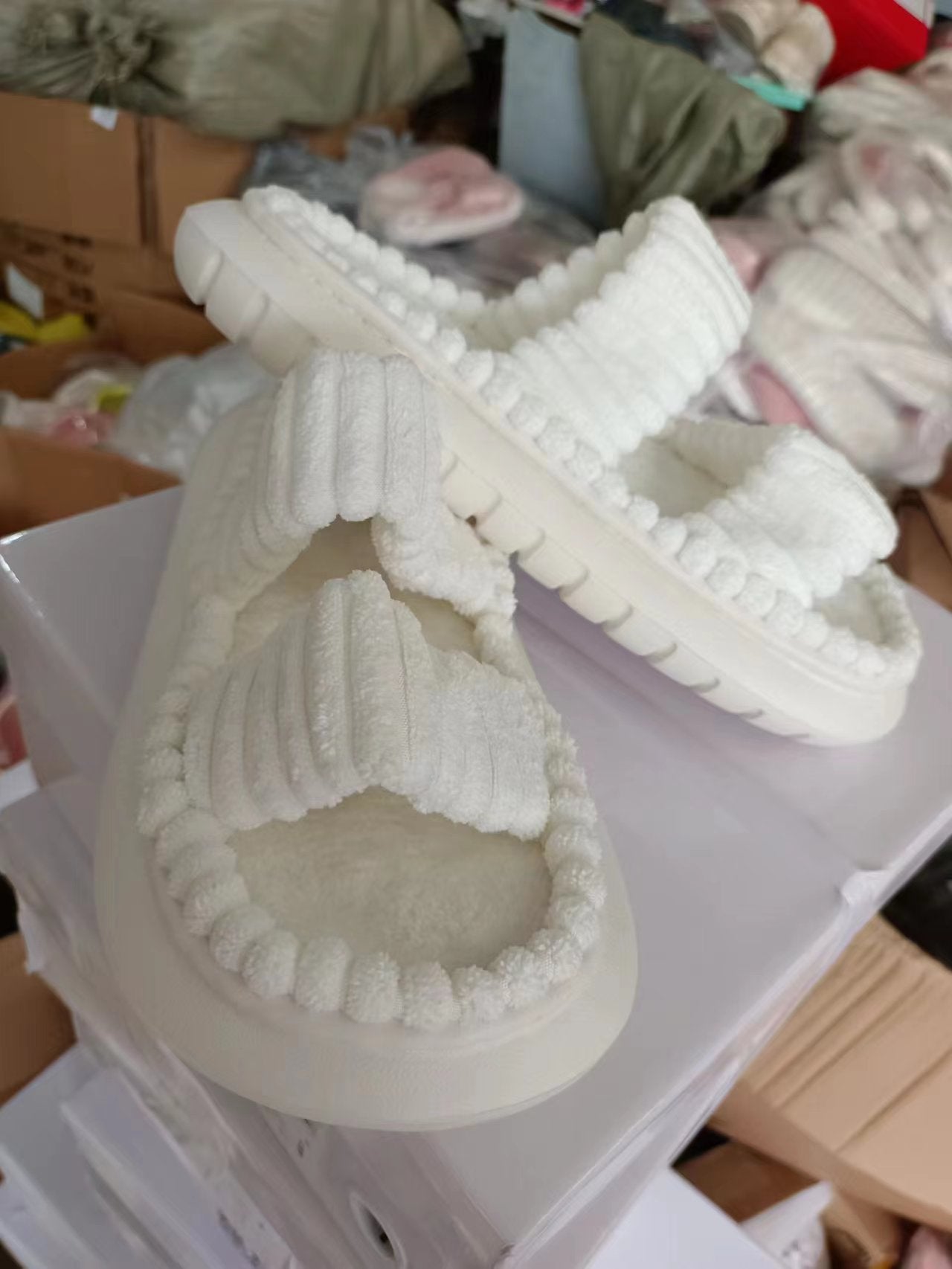 Fluffy European and American Style Poop Feeling Home Slippers