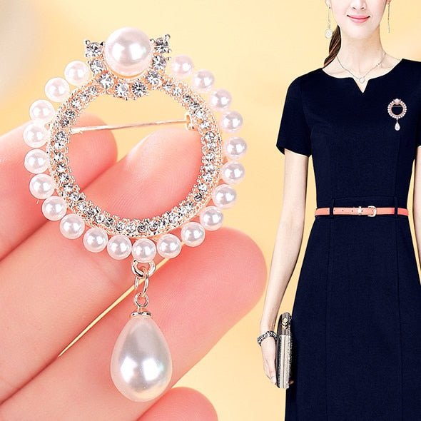 Exquisite Alloy Crystal Women's Animal-Shaped Brooch by Xingyunday