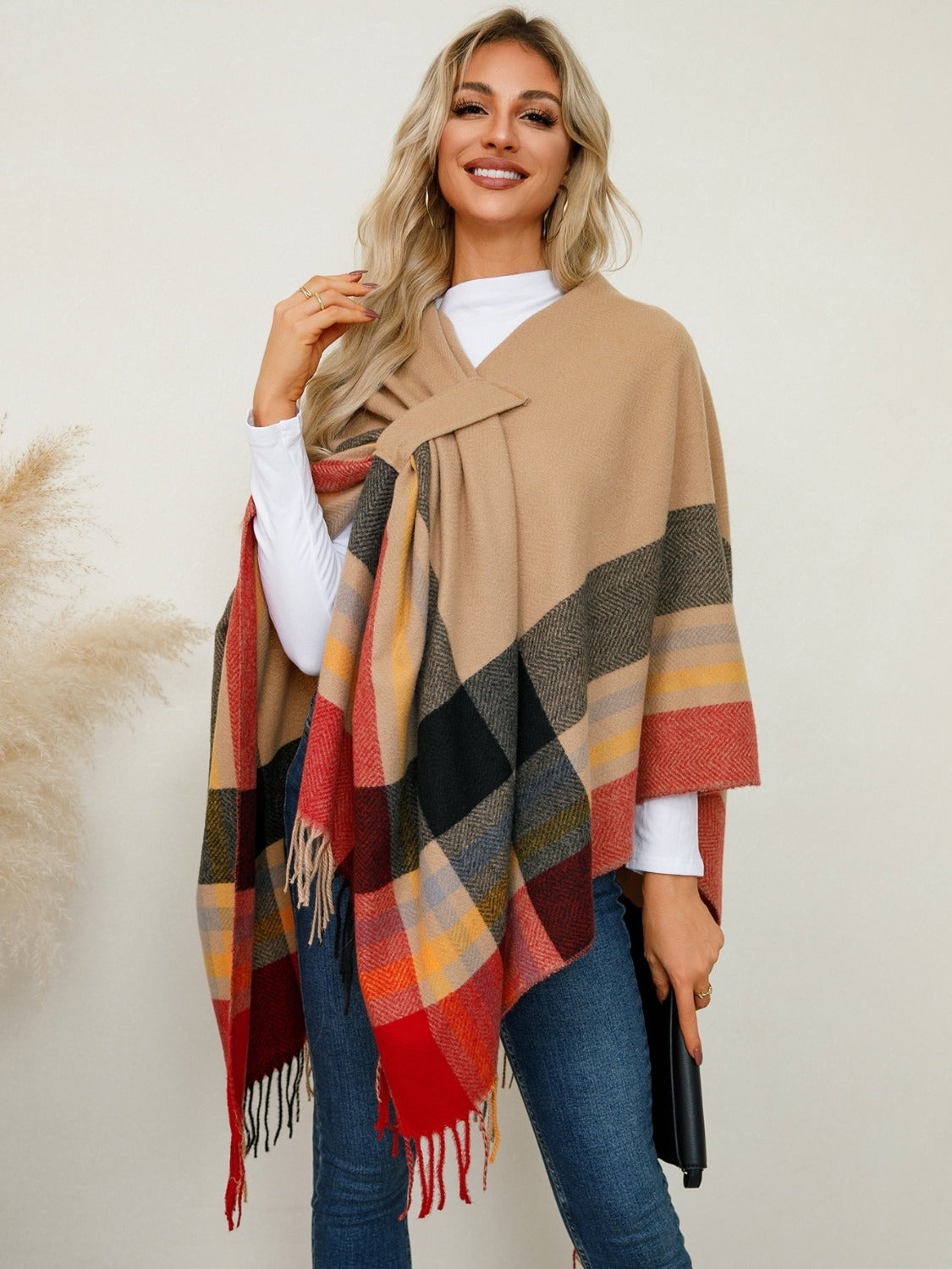 Stylish Fringe-Trimmed Contrast Plaid Poncho for Fashion Lovers