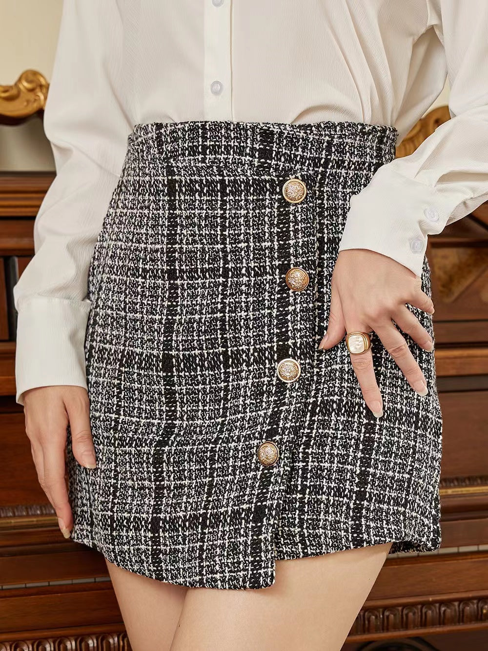 Fashionable High-Waisted Button-Detailed Mini Skirt for Casual Wear