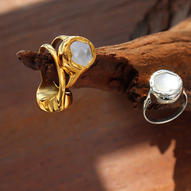Stylish Geometrically Designed Gold-Plated Fashionable Women's Round Ring with Inlaid White Sea Shell